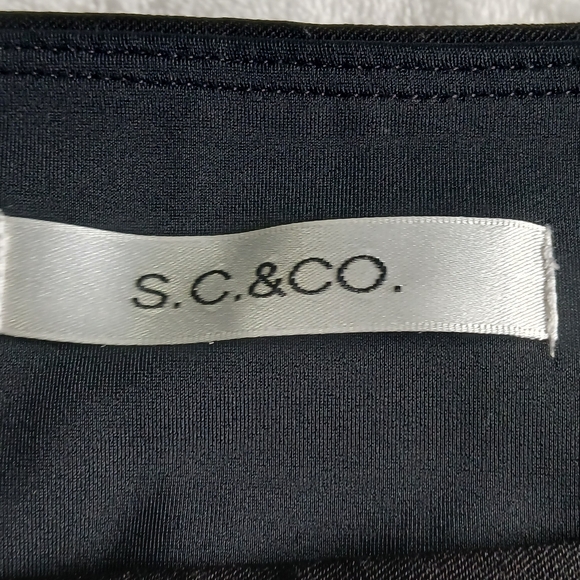 Elegant Black Mini Skirt - Picture 4 of 7